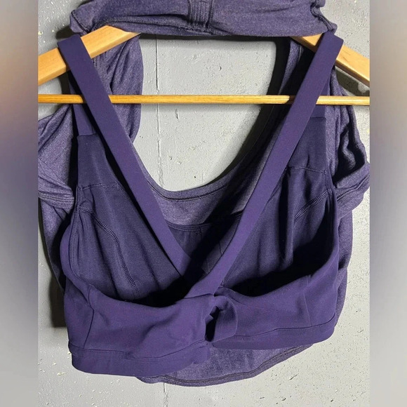 Lululemon Twist and Reach Tank in Heathered Aeon. Size 12 - Picture 9 of 11